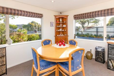 Photo of property in 4 Daniels Road, Redwood, Christchurch, 8051