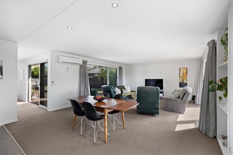 Photo of property in 5 Nerin Square, Lake Hayes, Queenstown, 9304