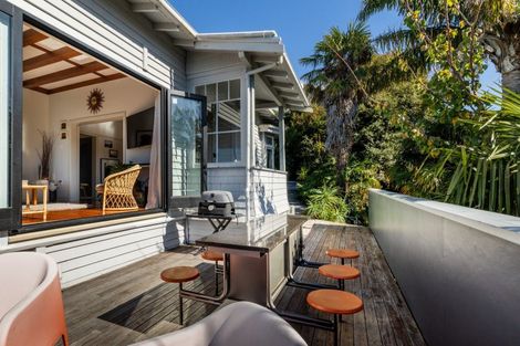 Photo of property in 18 Hukarere Road, Bluff Hill, Napier, 4110