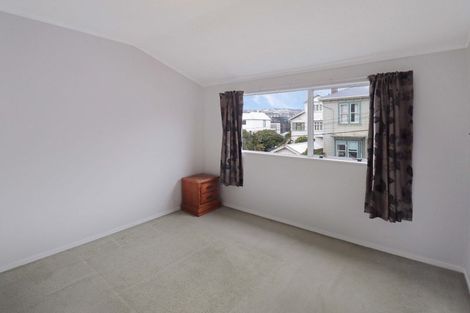 Photo of property in 52 Roxburgh Street, Mount Victoria, Wellington, 6011
