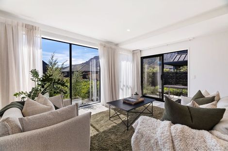 Photo of property in 18 Chapman Way, Jacks Point, 9371