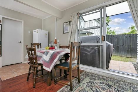 Photo of property in 10 Beeche Place, Birkdale, Auckland, 0626