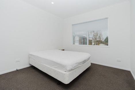 Photo of property in 2/10 Burrows Place, Frankton, Hamilton, 3204
