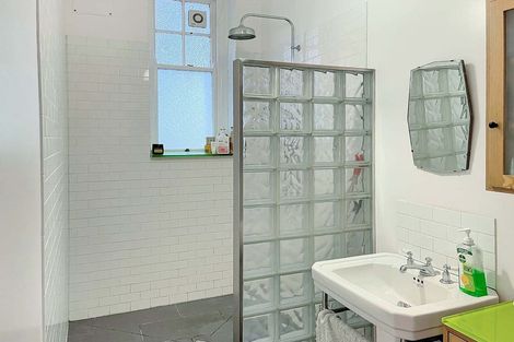 Photo of property in Blythswood Flats, 2/3 Aro Street, Aro Valley, Wellington, 6021