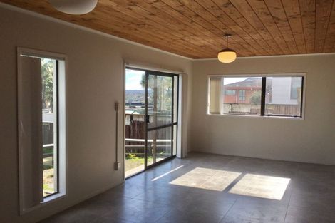 Photo of property in 162 Luckens Road, West Harbour, Auckland, 0618