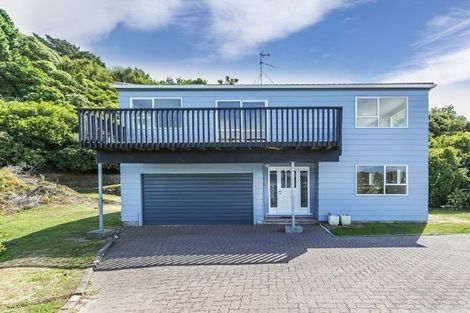 Photo of property in 1 Chequers Way, Crofton Downs, Wellington, 6035