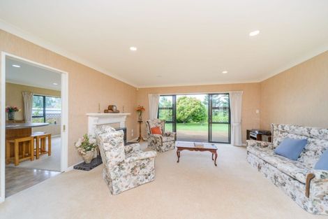 Photo of property in 27 Rosebank Avenue, Kelvin Grove, Palmerston North, 4414