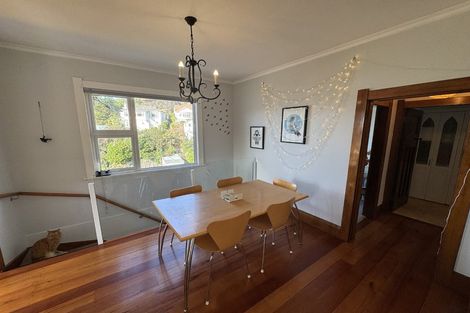 Photo of property in 16 Hungerford Road, Lyall Bay, Wellington, 6022