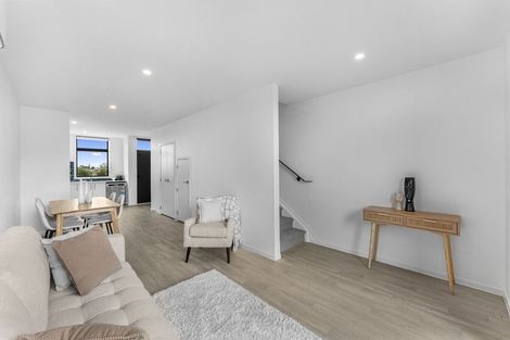 Photo of property in 27 Raukohekohe Road, Wiri, 2104