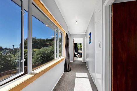 Photo of property in 52 Queens Road, Glen Avon, New Plymouth, 4312