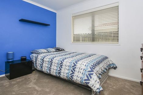Photo of property in 35 Riverstone Road, Te Atatu Peninsula, Auckland, 0610