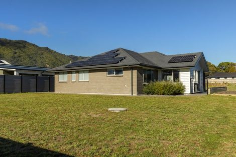 Photo of property in 168 Karuhiruhi Street, Waikanae, 5036