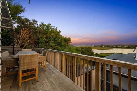 Photo of property in 17a Constable Lane, West Harbour, Auckland, 0618