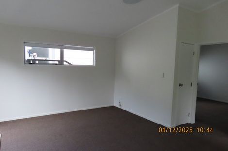 Photo of property in 15 Fernhaven Place, Massey, Auckland, 0614