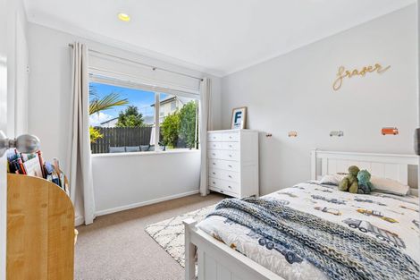 Photo of property in 2/8 Crewe Close, Albany, Auckland, 0632