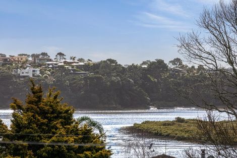 Photo of property in 4 Mana Place, Te Atatu Peninsula, Auckland, 0610