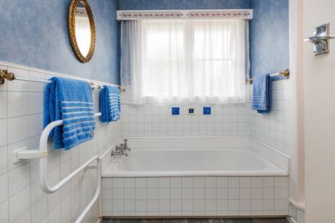 Photo of property in 4 Duna Place, Takaro, Palmerston North, 4412