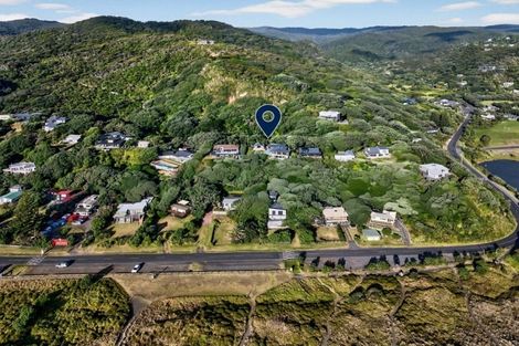 Photo of property in 24 Garden Road, Piha, 0772