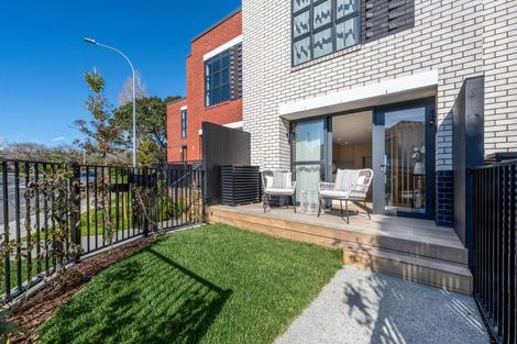 Photo of property in 39 Fencible Drive, Howick, Auckland, 2014