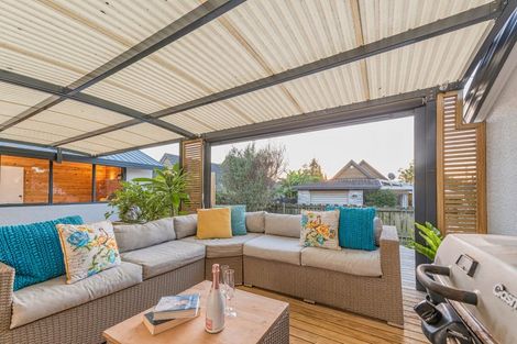 Photo of property in 32 Glucina Avenue, West Harbour, Auckland, 0618