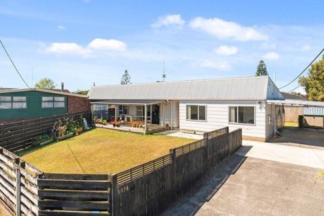 Photo of property in 17a/1 Tawa Road, Te Atatu Peninsula, Auckland, 0610