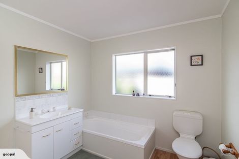 Photo of property in 19 Sunburst Court, Paraparaumu Beach, Paraparaumu, 5032