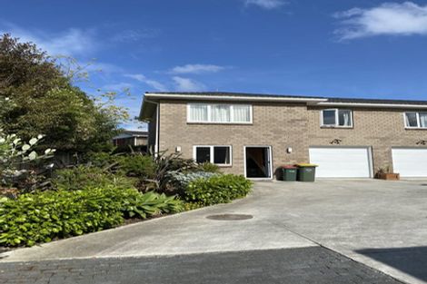 Photo of property in 9 Humphrey Kemp Avenue, Henderson, Auckland, 0612