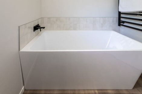 Photo of property in 1a Compass Place, Te Atatu Peninsula, Auckland, 0610