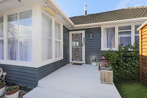 Photo of property in 902 Grove Road, Mayfair, Hastings, 4122