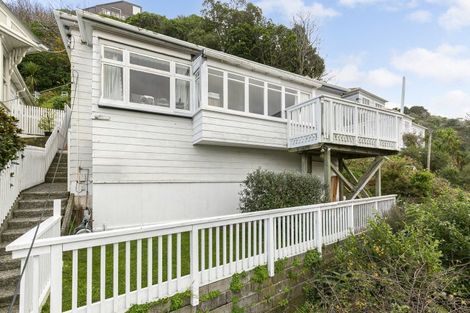 Photo of property in 67 Garden Road, Northland, Wellington, 6012