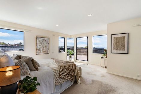 Photo of property in 22 Calypso Place, Rothesay Bay, Auckland, 0630