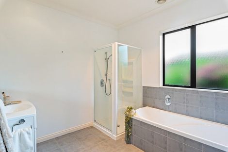 Photo of property in 84 Kapanui Road, Waikanae, 5036