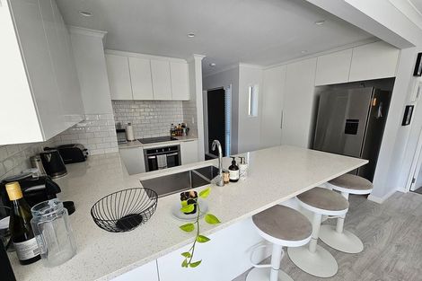 Photo of property in 19a Viridian Lane, Greenhithe, Auckland, 0632