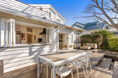 Photo of property in 5 Clarence Road, Northcote Point, Auckland, 0627