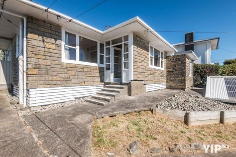 Photo of property in 11 Link Road, Newlands, Wellington, 6037