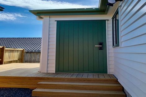 Photo of property in 11 San Ambrosio Rise, Henderson, Auckland, 0612