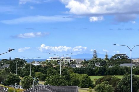 Photo of property in 4/30 Ambassador Glade, Orewa, 0931