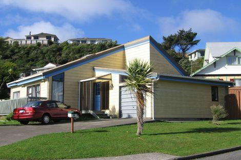 Photo of property in 1 Pimlico Place, Newlands, Wellington, 6037