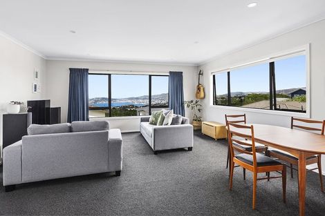 Photo of property in 12 Grumman Lane, Newlands, Wellington, 6037