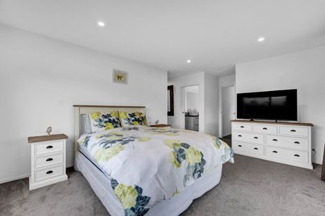 Photo of property in 7 Harkness Rice Way, Koru, New Plymouth, 4374