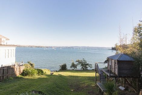 Photo of property in 112 Queen Street, Northcote Point, Auckland, 0627
