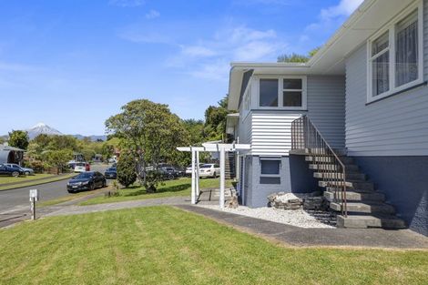 Photo of property in 12 Regent Place, Blagdon, New Plymouth, 4310