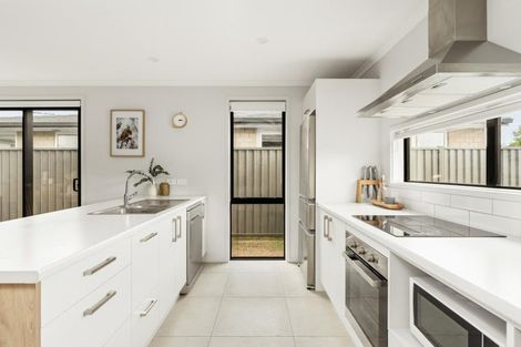 Photo of property in 24 Raynor Crescent, Pyes Pa, Tauranga, 3112