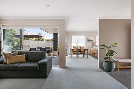 Photo of property in 7 Horokaka Place, Papamoa Beach, Papamoa, 3118