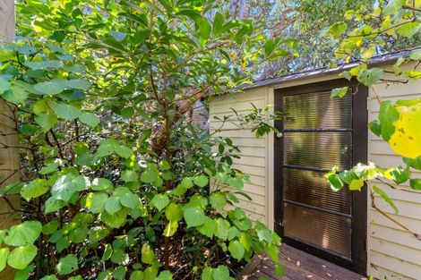 Photo of property in 72 Garden Road, Piha, New Lynn, 0772