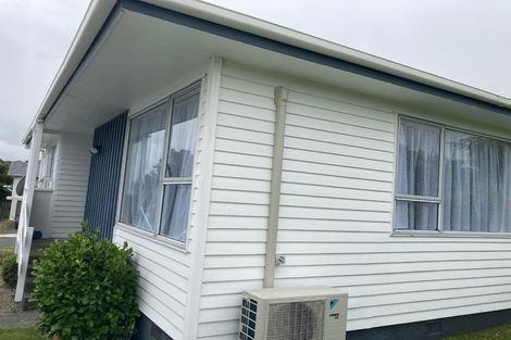 Photo of property in 23b Colchester Crescent, Newlands, Wellington, 6037