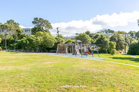Photo of property in 7b Lyndfield Lane, Newlands, Wellington, 6037