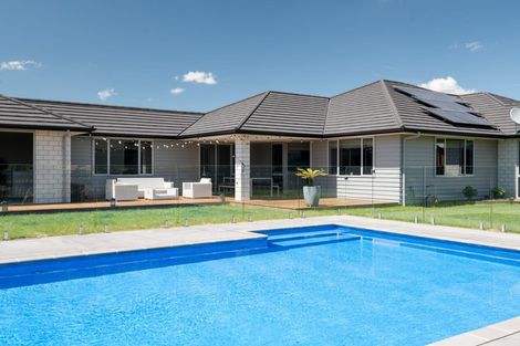 Photo of property in 39 Mike Smith Drive, Cambridge, 3434