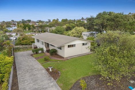 Photo of property in 12 Finn Place, Totara Vale, Auckland, 0629