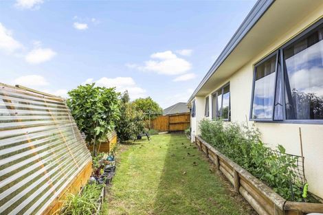 Photo of property in 15 Hollinger Place, Nawton, Hamilton, 3200